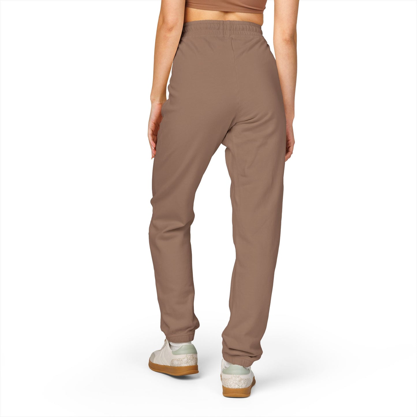 Graphic Joggers — Vertical Text Fleece Sweatpants  🎟️ 12 entradas